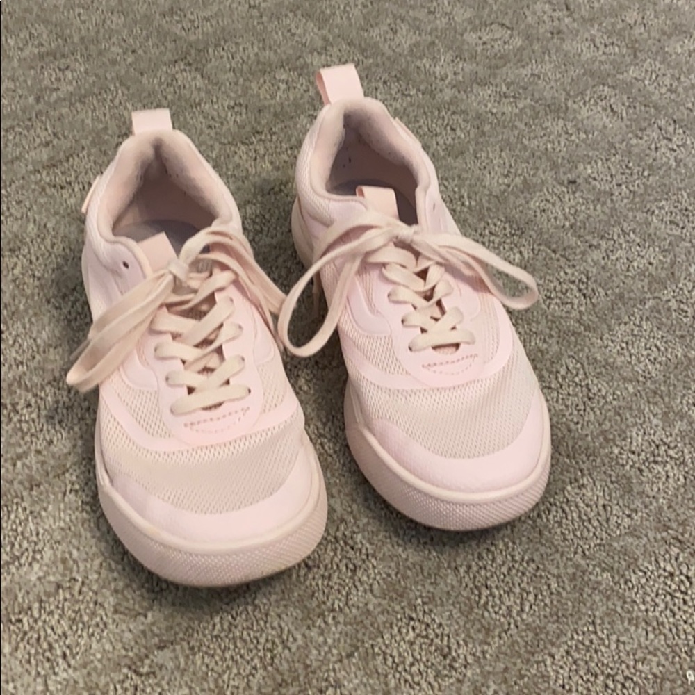 Cans ultrarange pink shoe. Size 8 women’s.